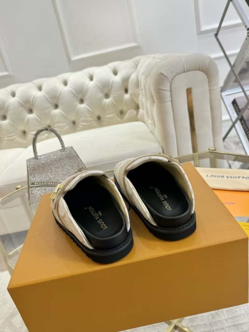 l0vis Vvtt0n slippers